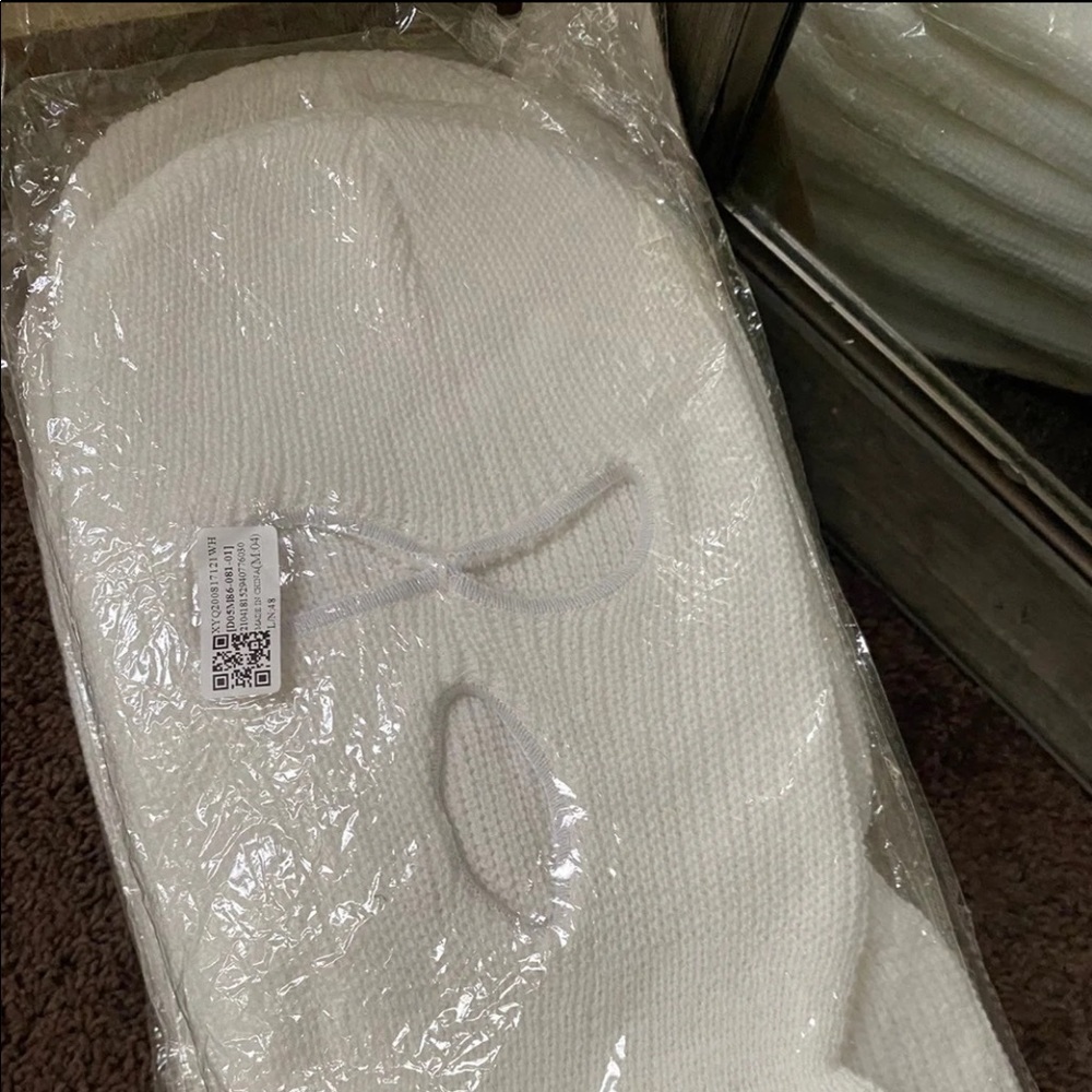 White ski mask.